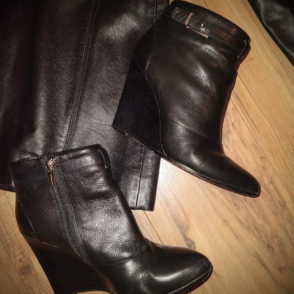 Coach Melody Black Leather Wedge Booty - Picture 5 of 10